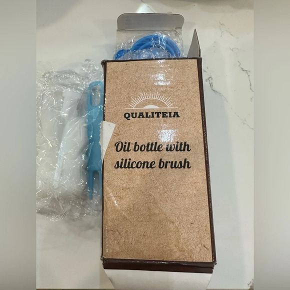 🎄Oil bottle  with silicone brush NIB - Picture 2 of 3